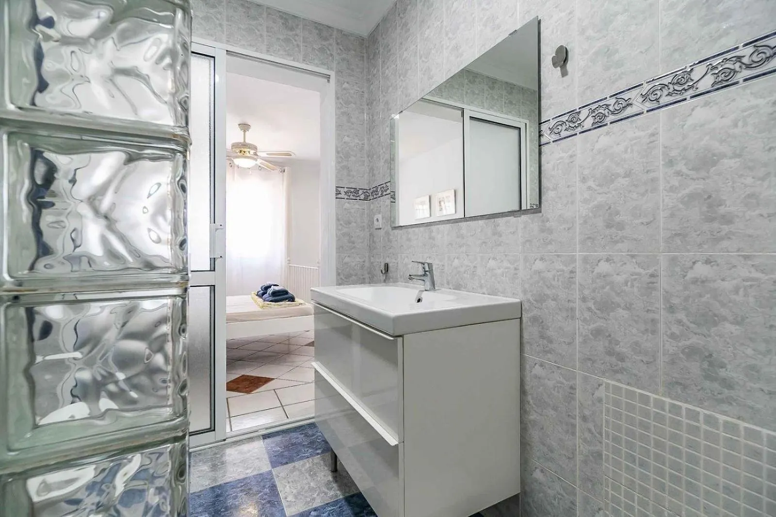 펜션 푸엔히롤라 Charming Townhouse In El Faro, Spain, Stunning Sea View & Community Pool 빌라