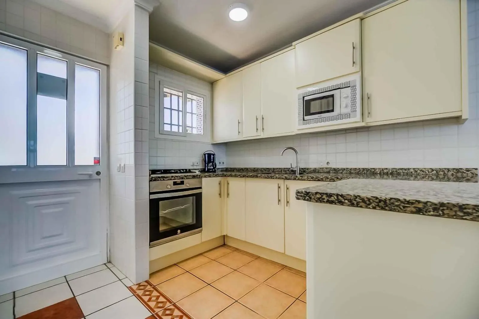 푸엔히롤라 Charming Townhouse In El Faro, Spain, Stunning Sea View & Community Pool 빌라